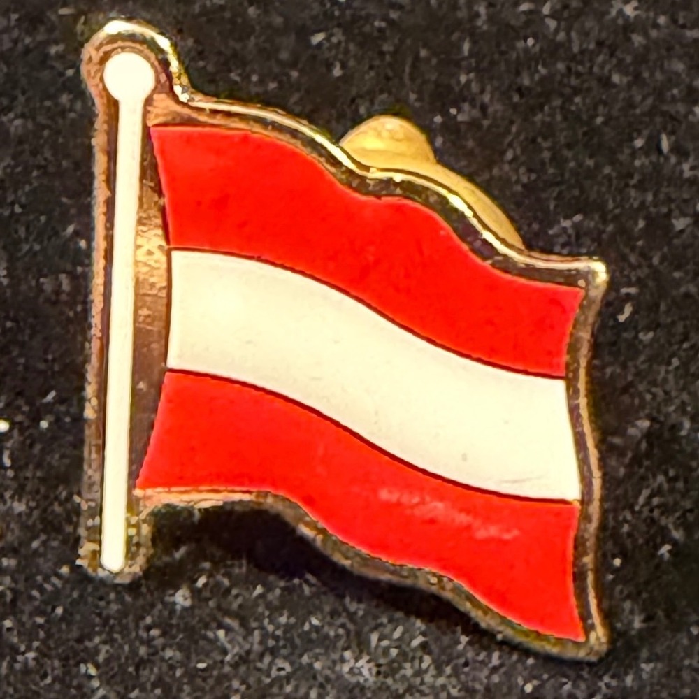 Vintage Austria Flag Enamel Lapel Pin Gold Tone Waving National Flag Hat Pin